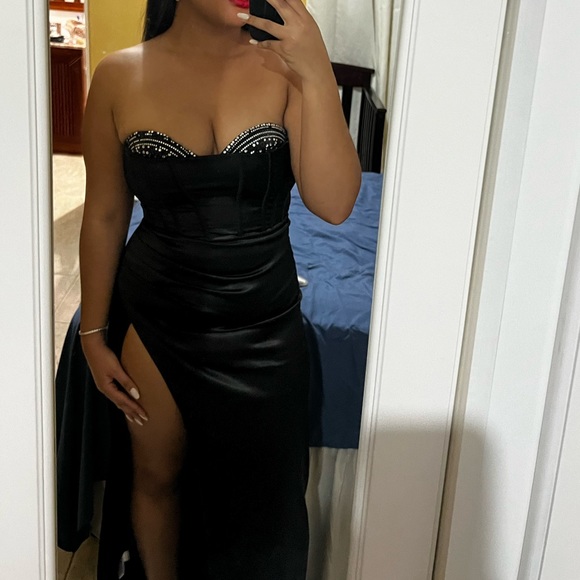 Black satin sweetheart dress with rhinestones and high slit. - Picture 2 of 2